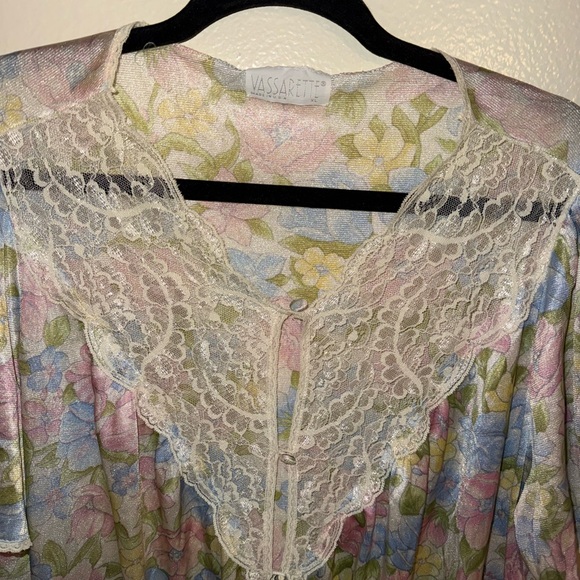 Vassarette Pastel Floral Lingerie - Picture 2 of 5